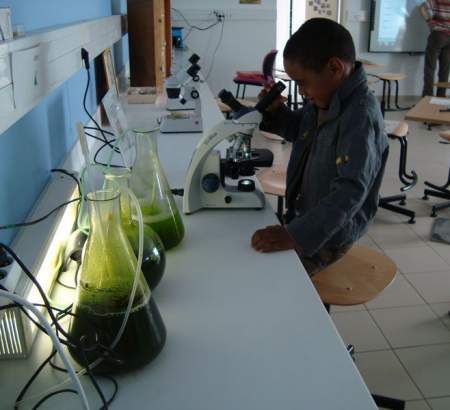 Elève au laboratoire